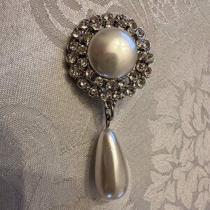 Vintage Costume Jewelry -Pearl Rhinestone Drop Brooch Pin - EUC